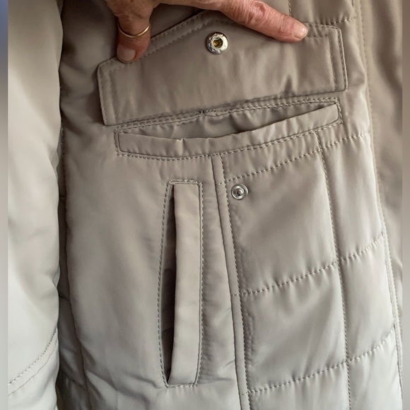 WOMEN’S CROFT & BARROW QUILTED WINTER COAT - SZ MEDIUM - Picture 10 of 16